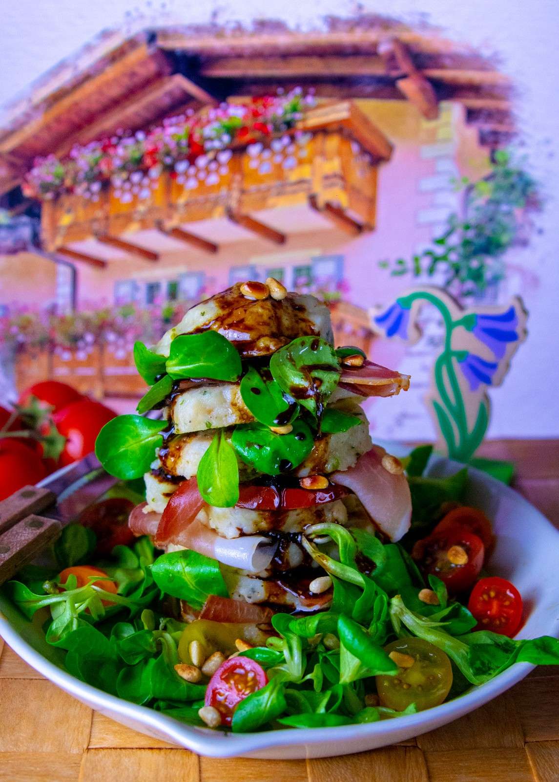 Daniels südtiroler Kochstunde: Canederlitürmchen mit Speck und Feldsalat